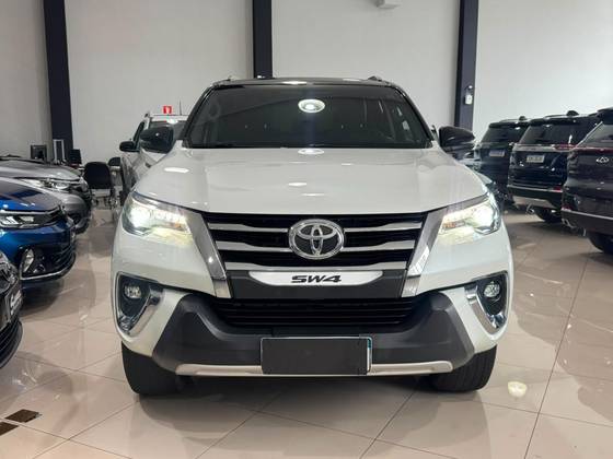 TOYOTA HILUX SW4 2.8 SRX 4X4 16V TURBO INTERCOOLER DIESEL 4P AUTOMÁTICO TOYOTA HILUX SW4 2.8 SRX 4X4 16V TURBO INTERCOOLER DIESEL 4P AUTOMÁTICO